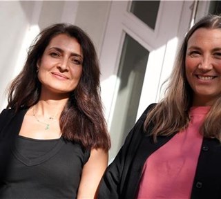 Medya Mustafa von der Antidiskriminierungsstelle in Münster und Lena Westerbarkey vom Diözesancaritasverband (v.l.).